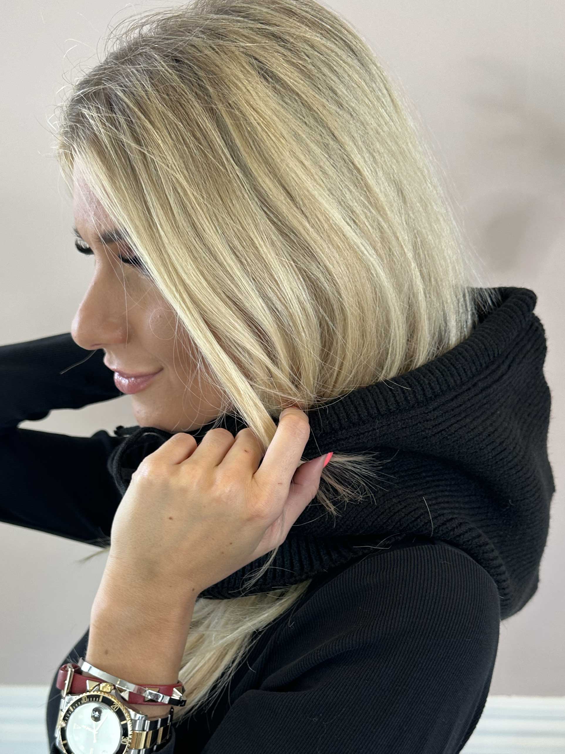 Livia - Stickad mössa med huva och dragsko